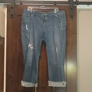 Simply Vera Wang size 16 distressed crop jeans